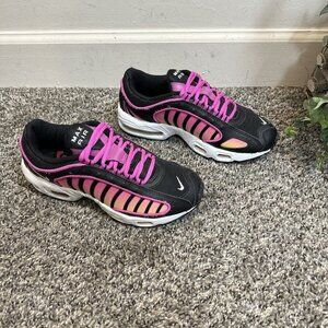 Nike Air Max Tailwind IV Sneaker Women's Black White Fire Pink Lifestyle Size 6